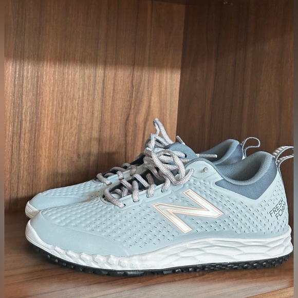 NWOT. NEW BALANCE WOMEN'S 9.5 - Picture 1 of 15